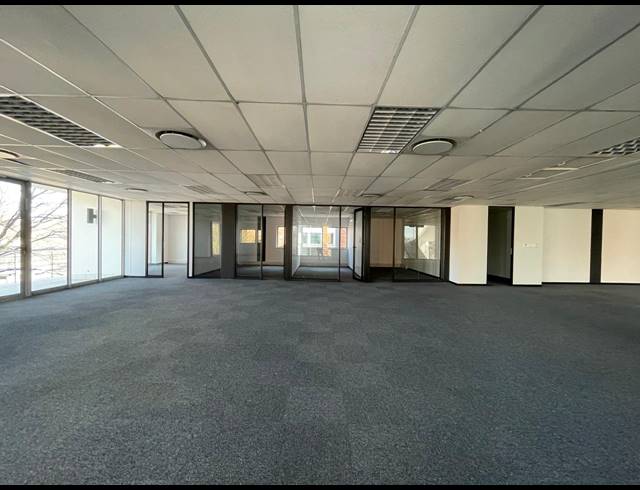 669M² OFFICE TO LET IN BRYANSTON